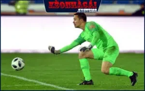  Thủ môn là vị trí trong bóng đá nhằm bảo vệ khung thành